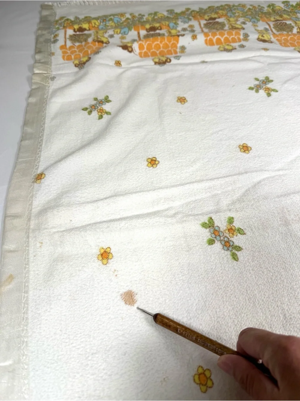 VINTAGE 1970s Baby Teddy Bear Floral Satin Trim Receiving Blanket Retro Nursery